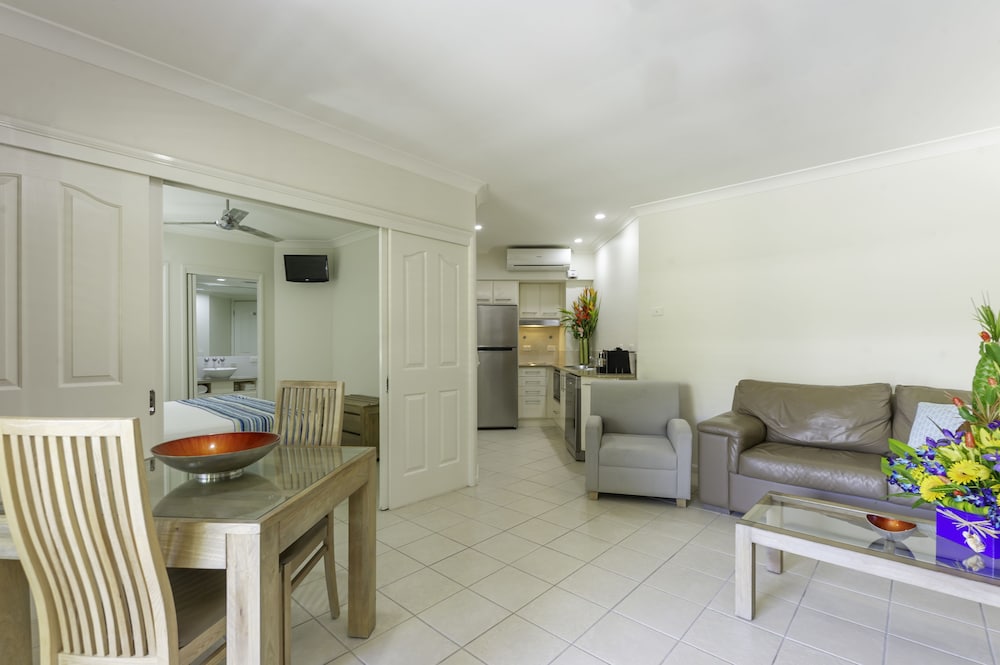 Meridian Port Douglas 37/70