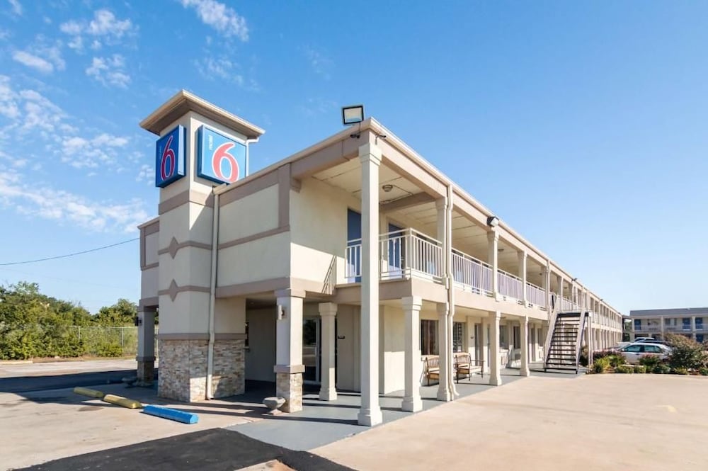Motel6 Wichita Falls, TX - North 51/63