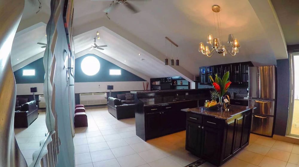 Tropical Suites Hotel 53/67