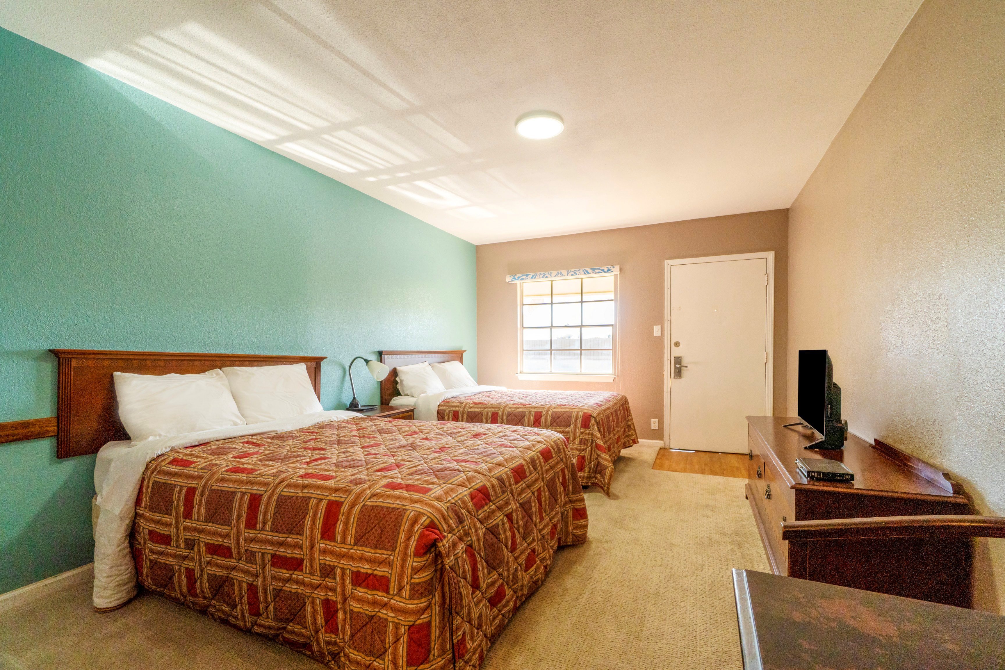 Woodfield Inn & Suites Hotel O, Yoakum TX 111 34/54