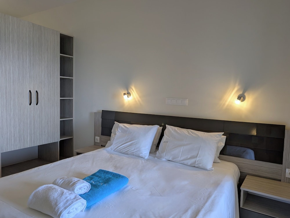 SUPERIOR, STUDIO, SEA VIEW