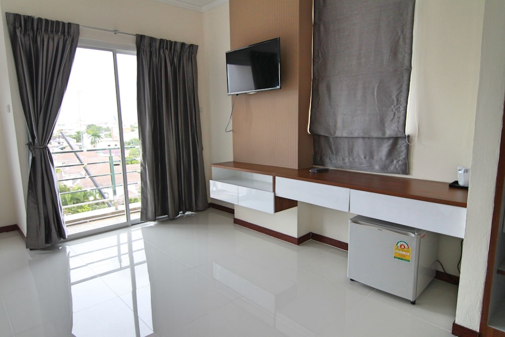 Ttt Hotel 6/48