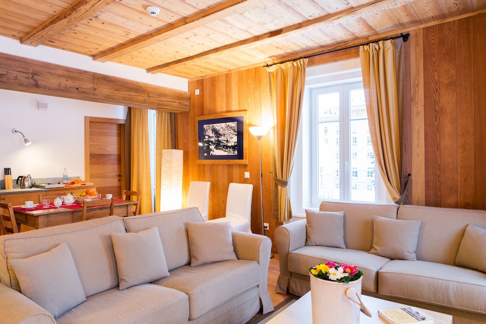 Maloja Palace 38/55