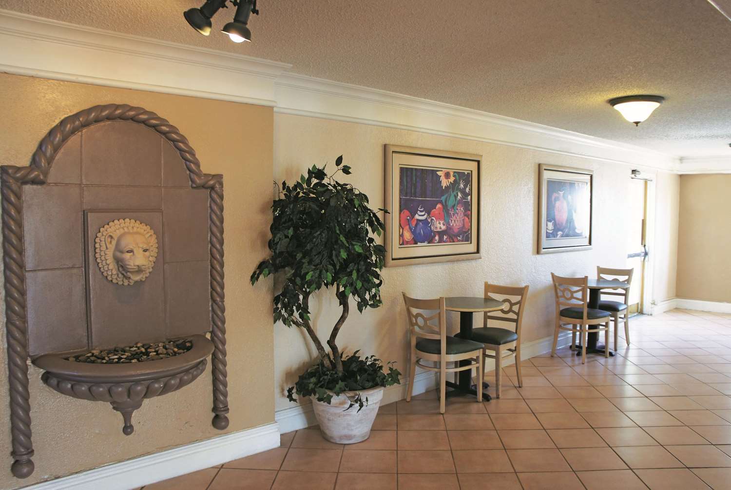 La Quinta Inn Clute Lake Jackson 27/36