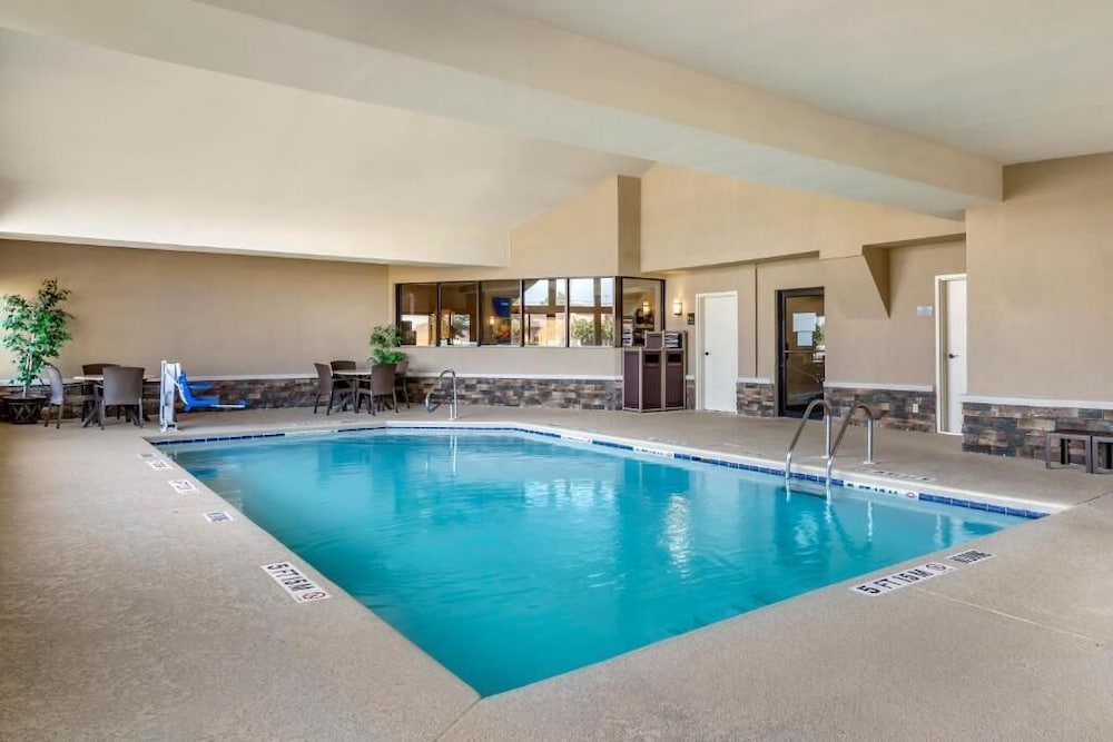 Comfort Suites Warner Robins 52/56