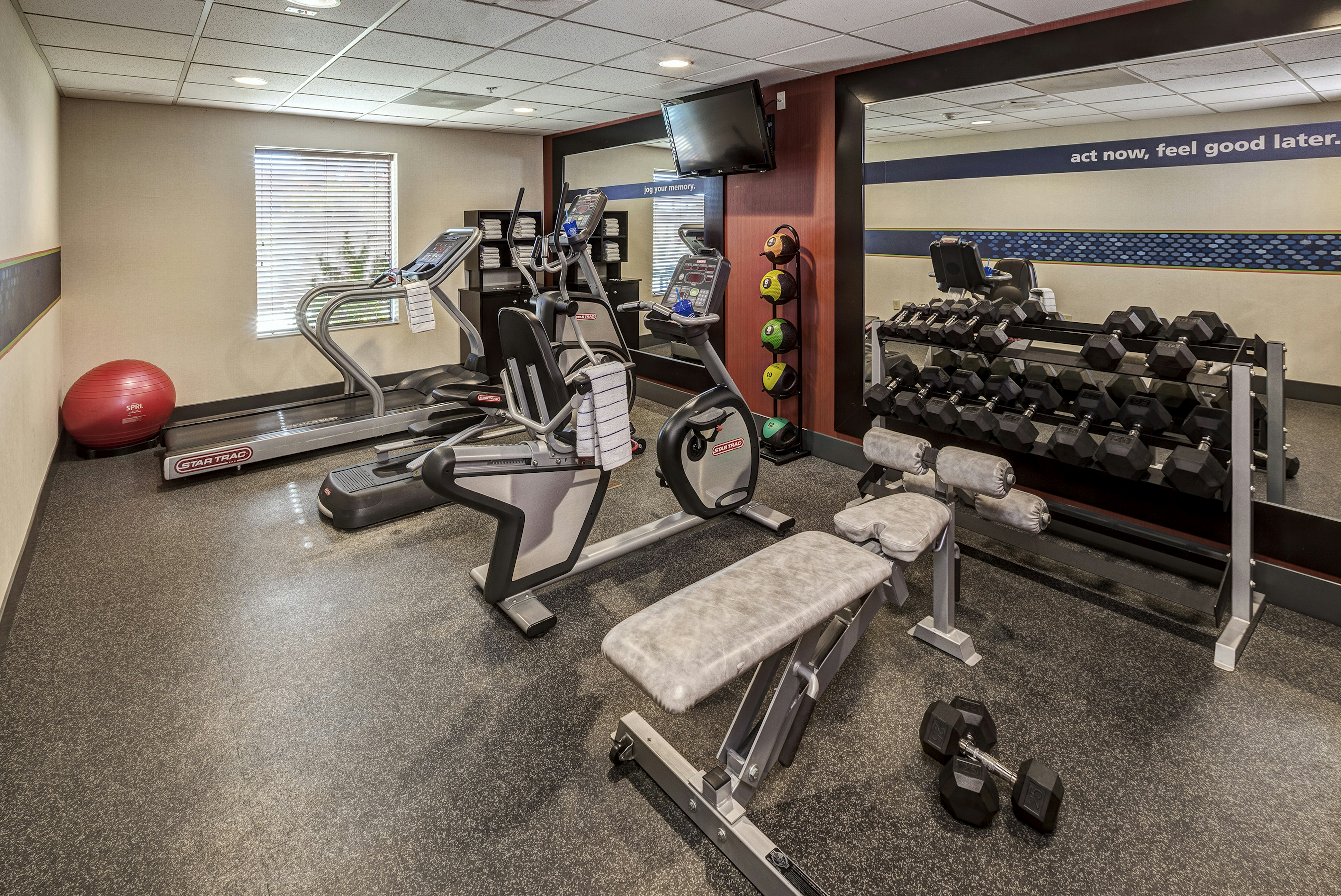 Hampton Inn & Suites Palm Desert 26/64