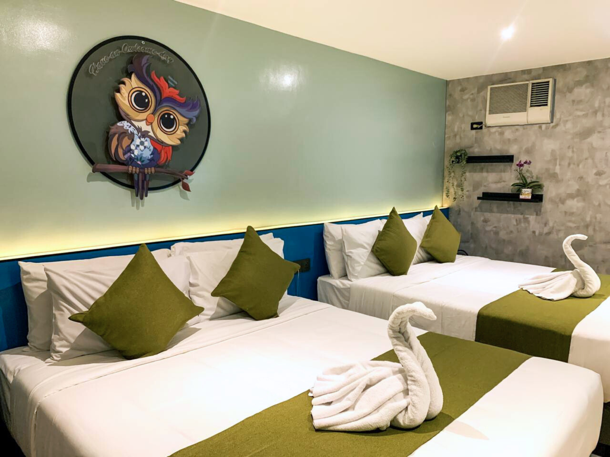 Room 1, Deluxe