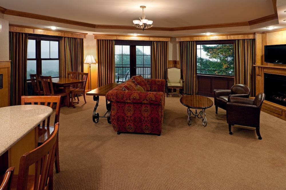 Crowne Plaza Lake Placid 41/67
