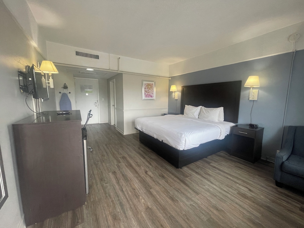 Motel6 Norfolk, VA – East Little Creek 18/50