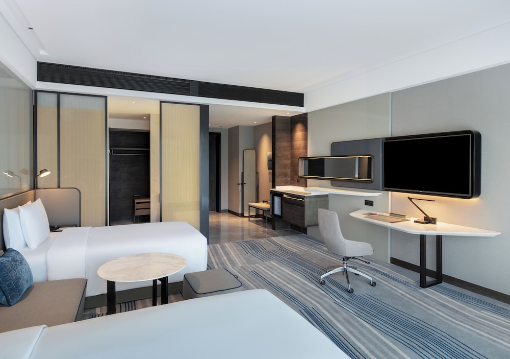 غرفة قياسية بسريرين منفصلين مع دخول صالة النادي، Crowne Plaza Xiamen Jimei, An Ihg Hotel 3/5