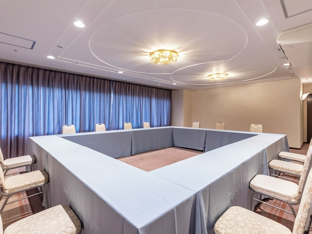 Century Plaza Hotel 11/58
