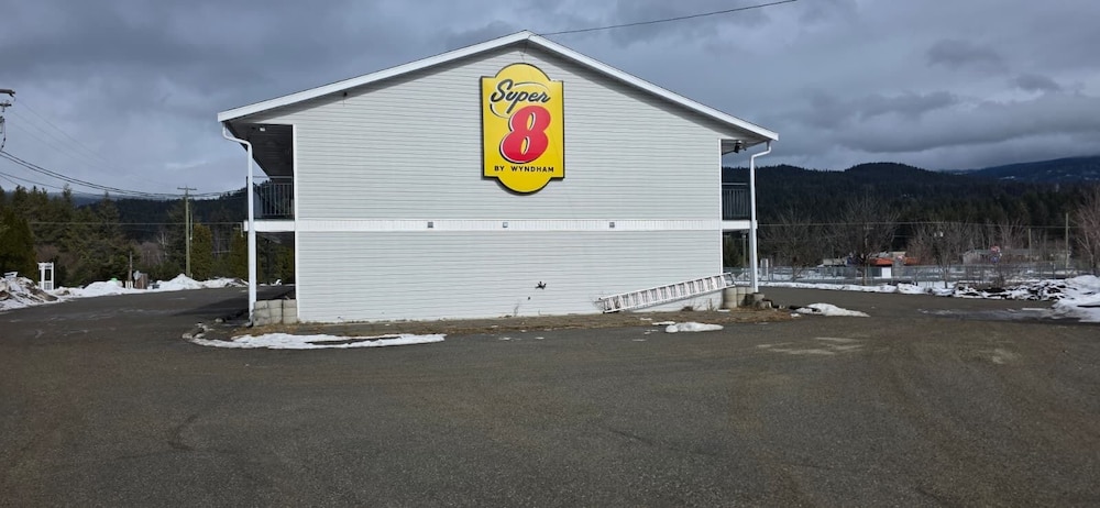 Super 8 by Wyndham Clearwater BC 54/61