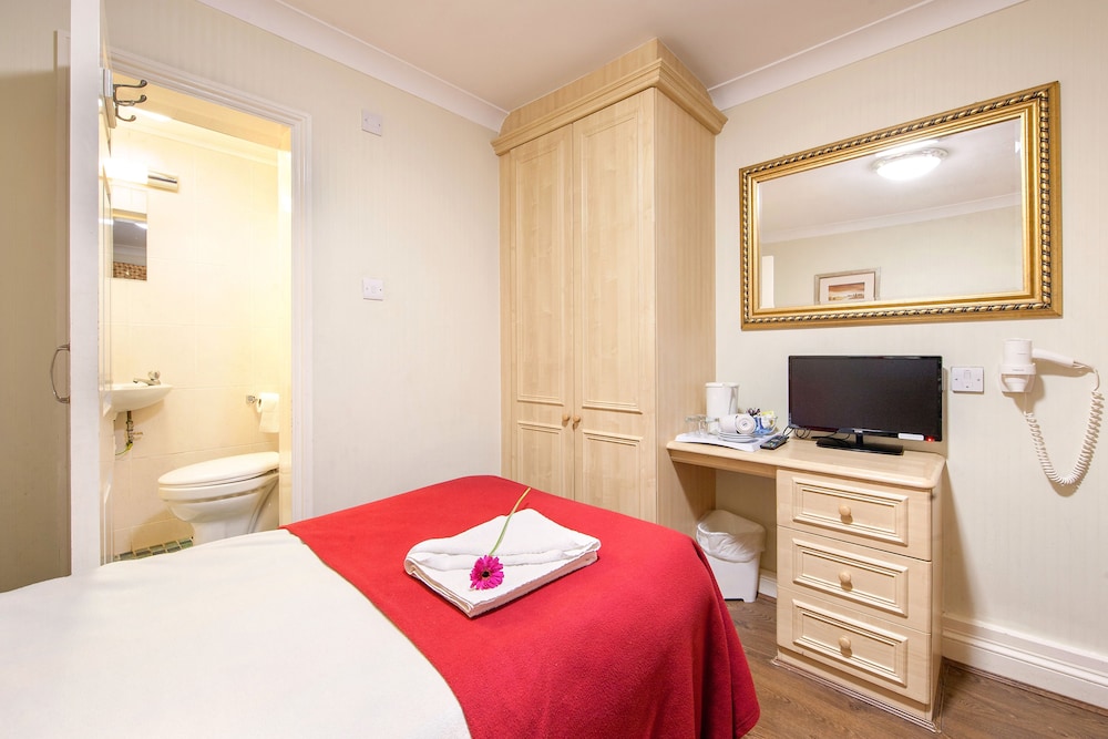 The Fairway Hotel 24/28