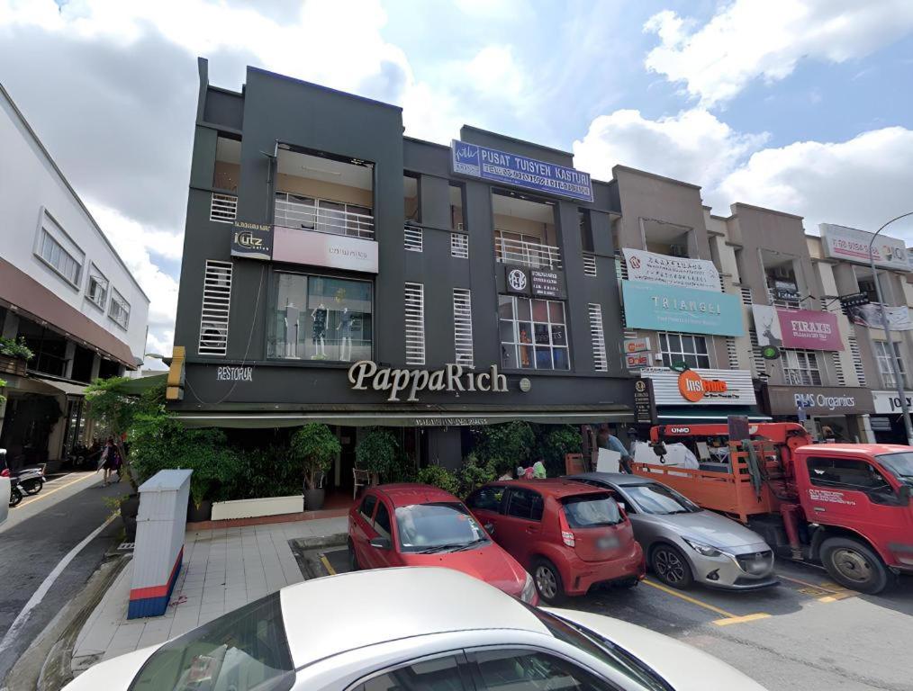 Swing & Pillows at KL Sri Petaling 16/18