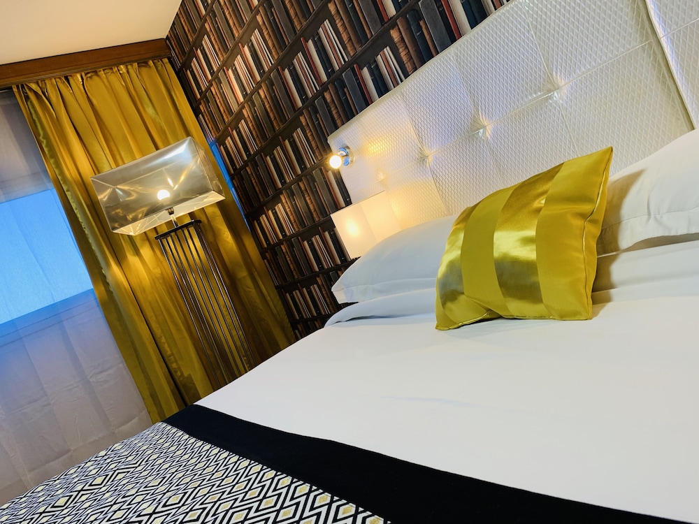 Grand Hotel de Nimes 27/81