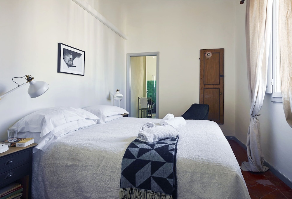 Amazing View to Pitti Palace 3BD Apt 5/24