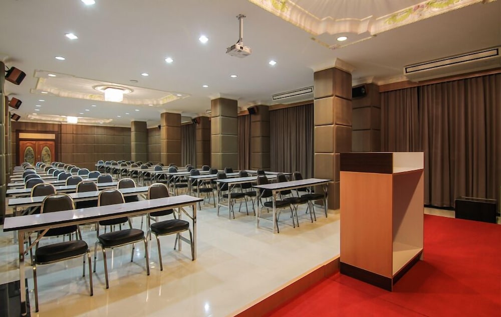 Leelawadee Grand Hotel 36/39