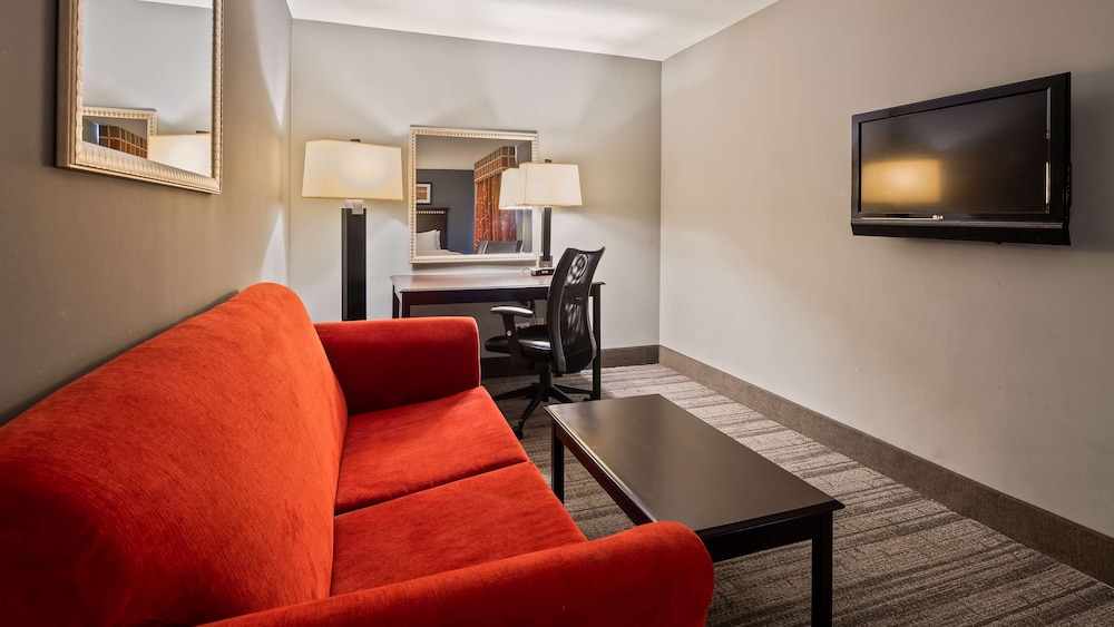 Spark by Hilton Oak Forest 34/48