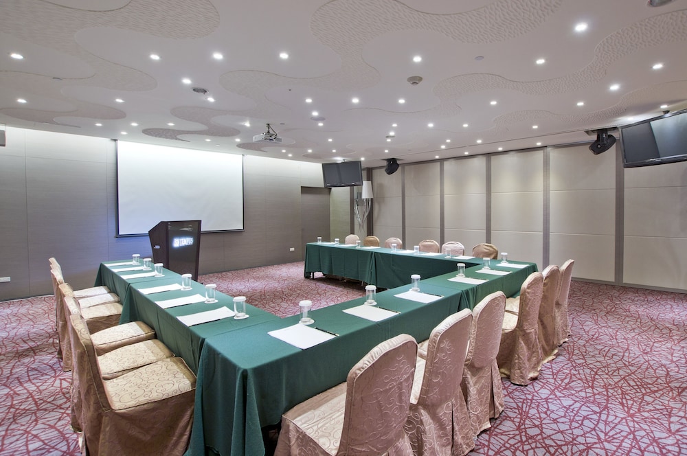 CHECK inn SELECT Taichung Dadun 32/48