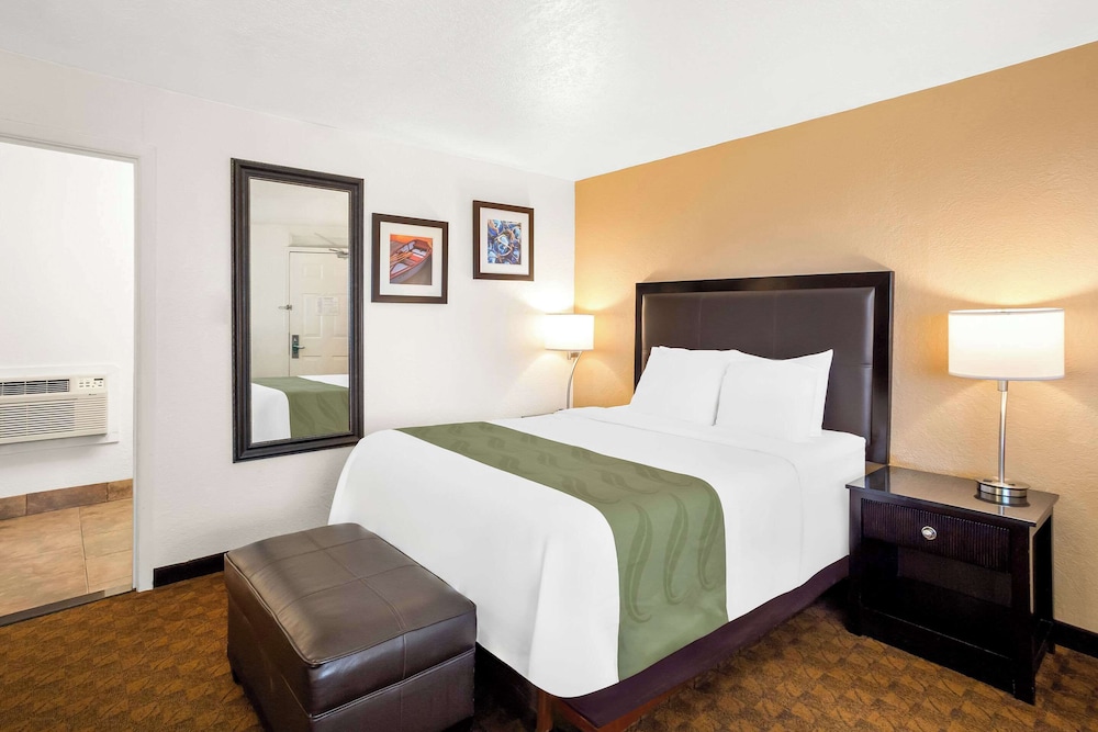 Standard, Queen Bed