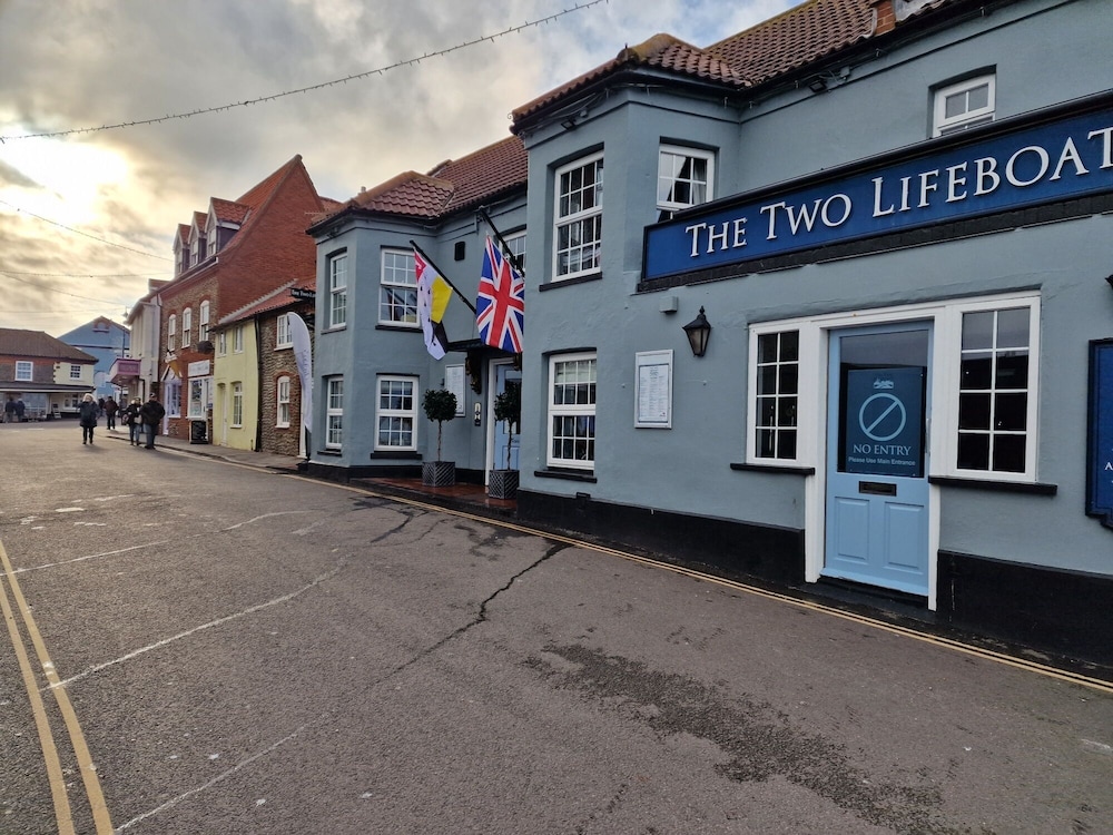 The Two Lifeboats 33/40