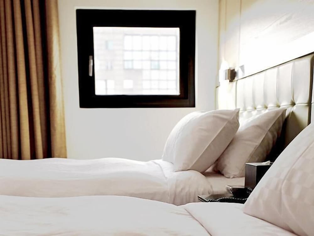 Royal Group Hotel Ho Yi Branch 12/18