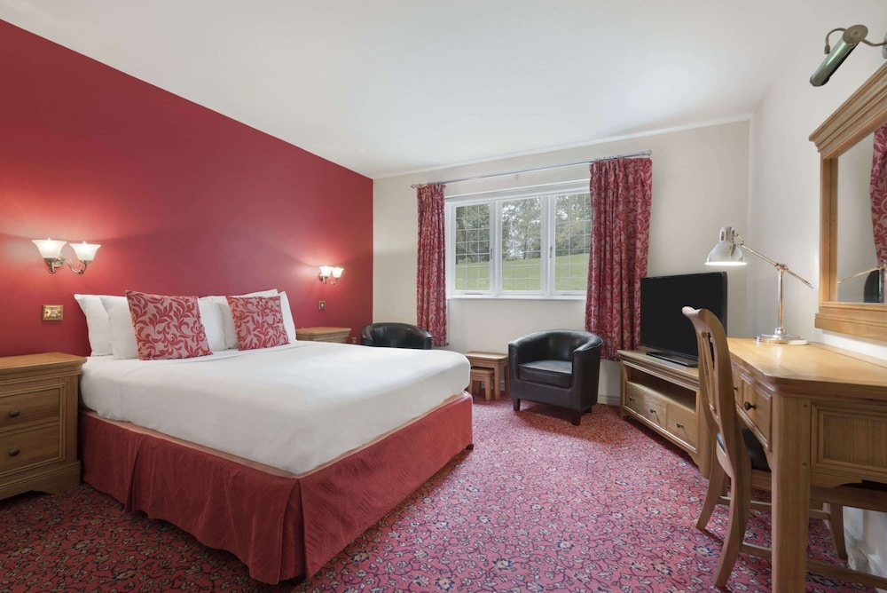 Cwrt Bleddyn Hotel & Spa 10/42
