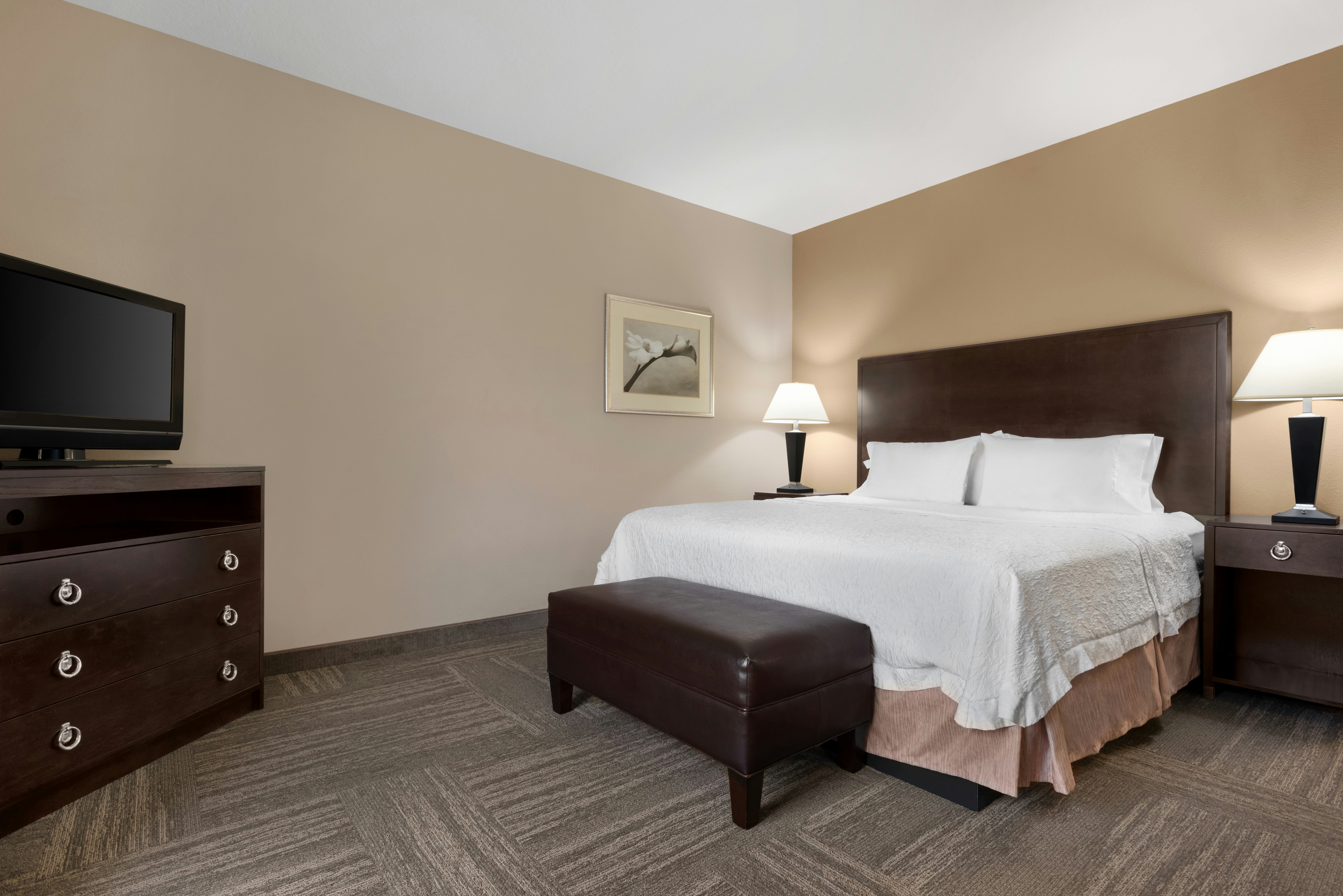 ROOM, KING BED
