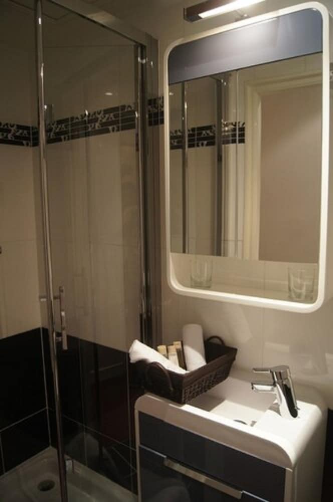 Regina Montmartre Hotel 32/34