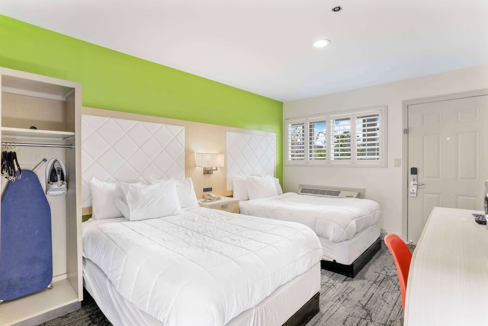 Signature Inn Berkeley 16/50