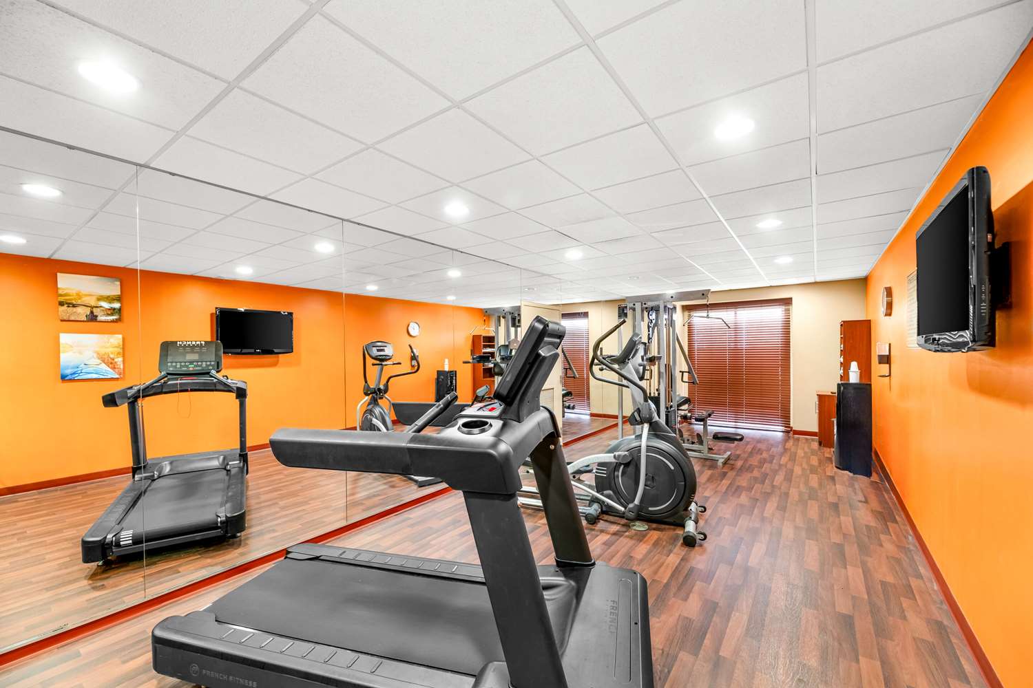 Comfort Suites Orlando International Airport 24/35