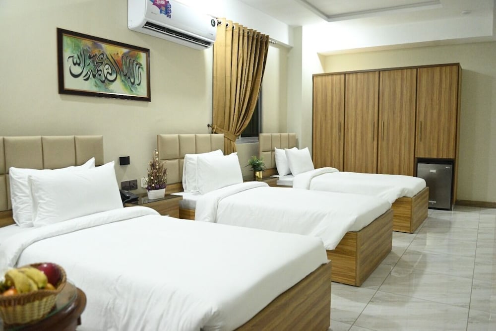 Hotel Pearl Inn 30/64