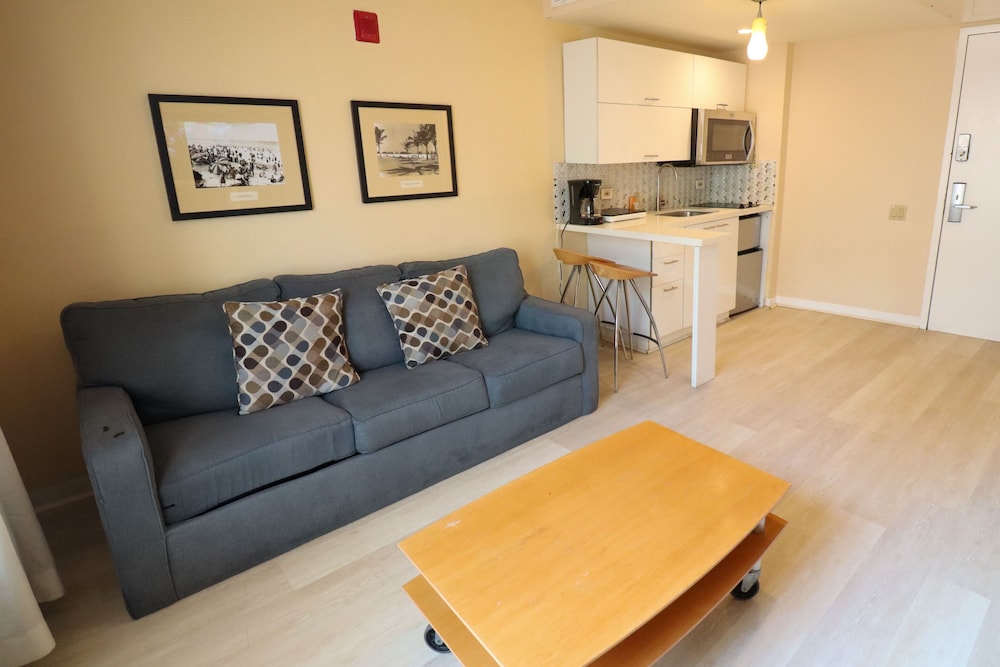 The Mercury All-Suites Hotel 28/33