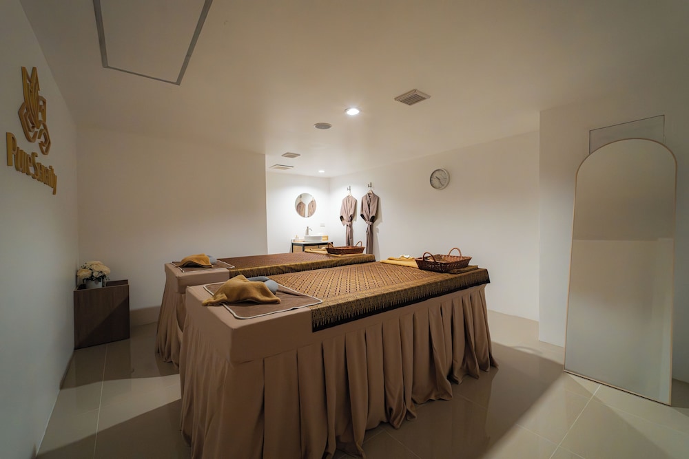 Radisson RED Phuket Patong Beach 9/48