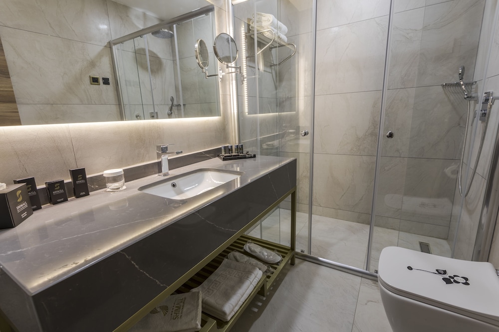 Shimall Deluxe Hotel 49/50