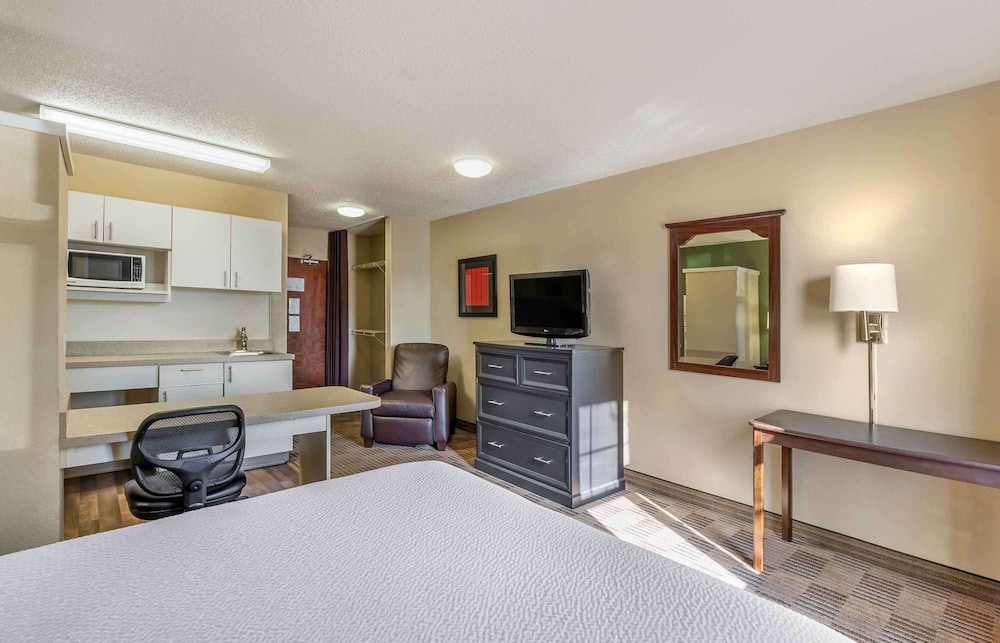 Extended Stay America - Chicago - Downers Grove 24/37
