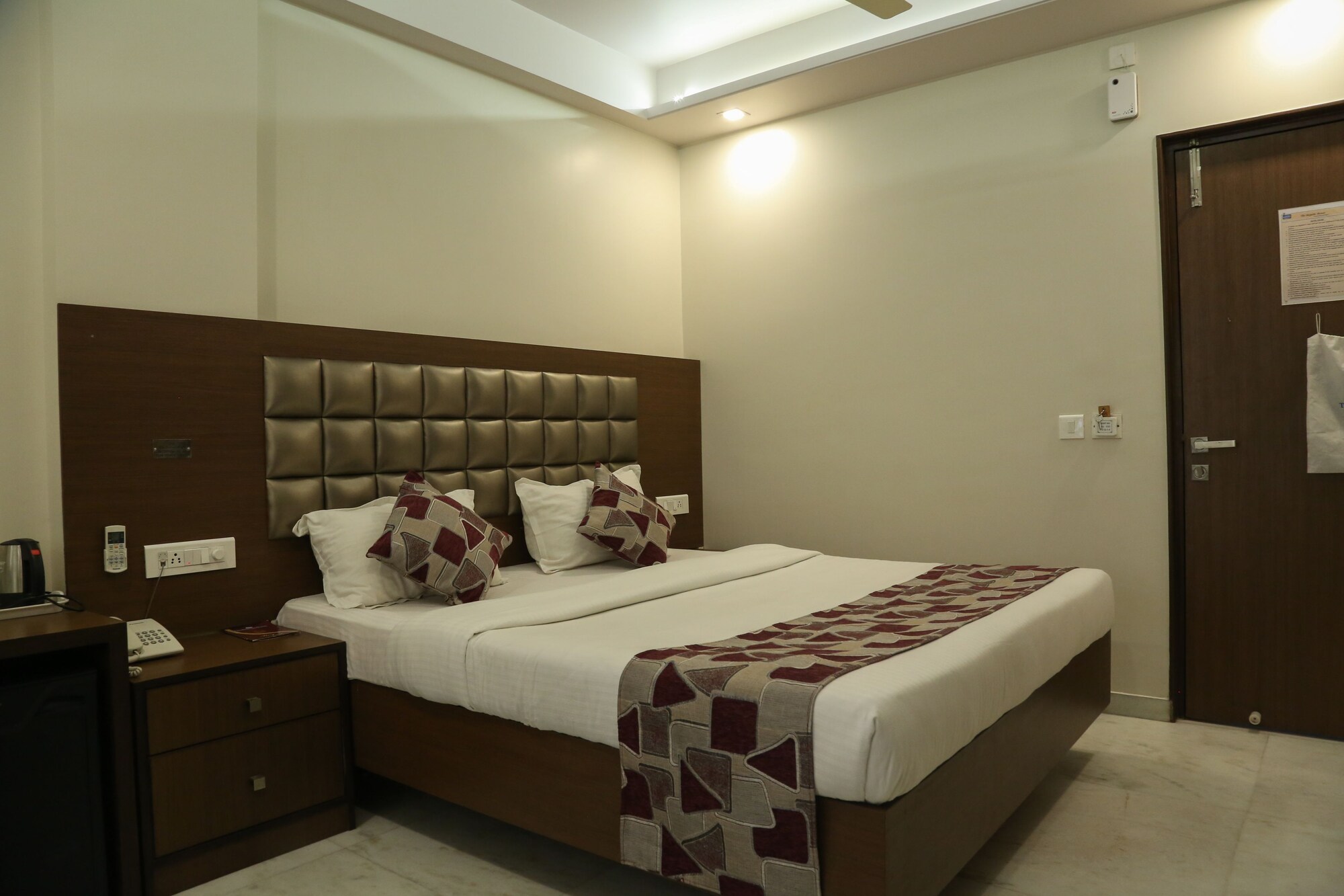 Super, Deluxe, King Bed