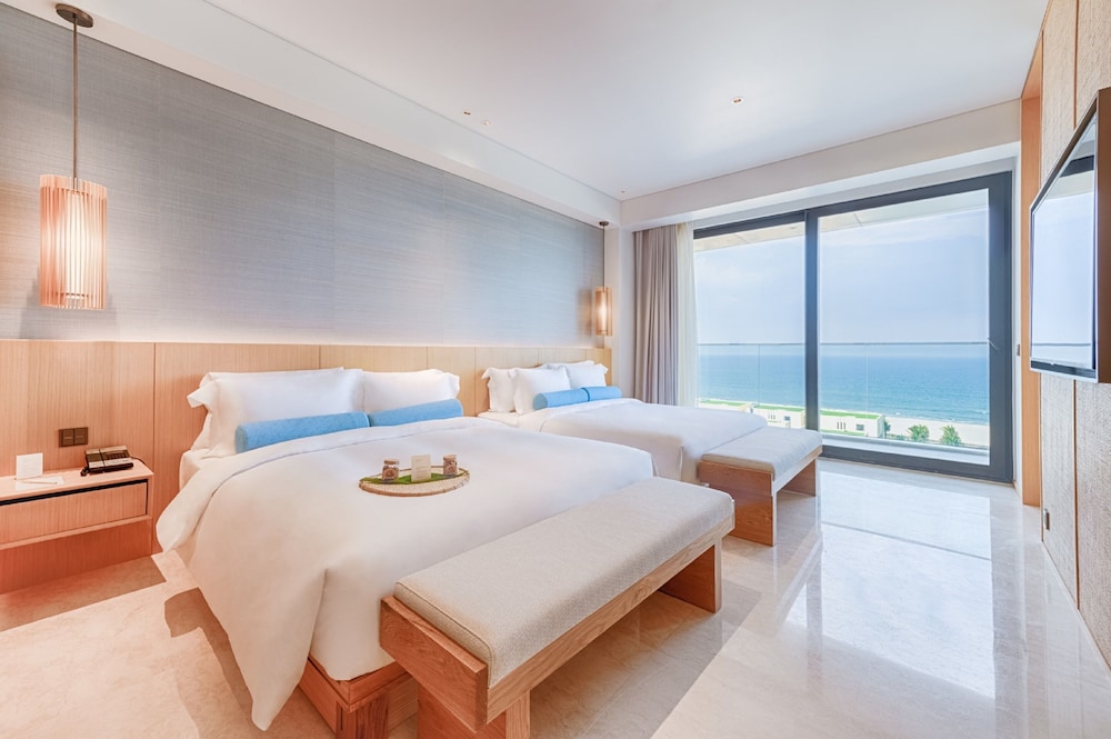 Monogram, Suite, 2 Queen Beds, Ocean View, Monogram Lounge Access