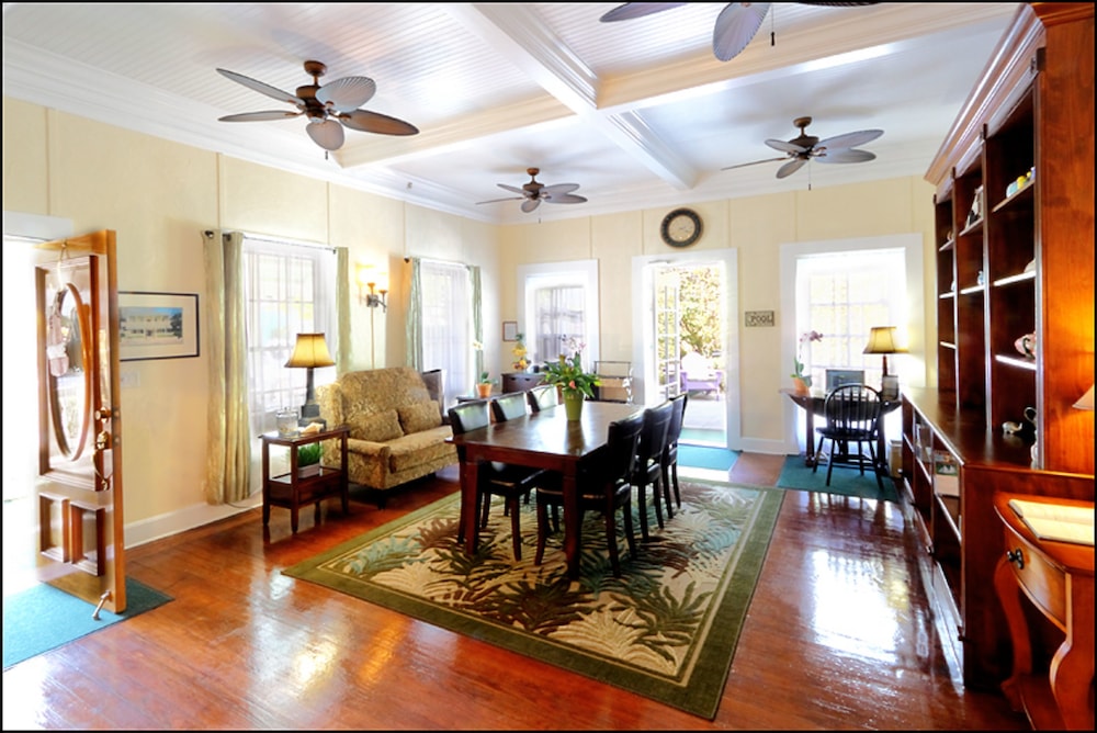 Avalon Bed & Breakfast 38/55