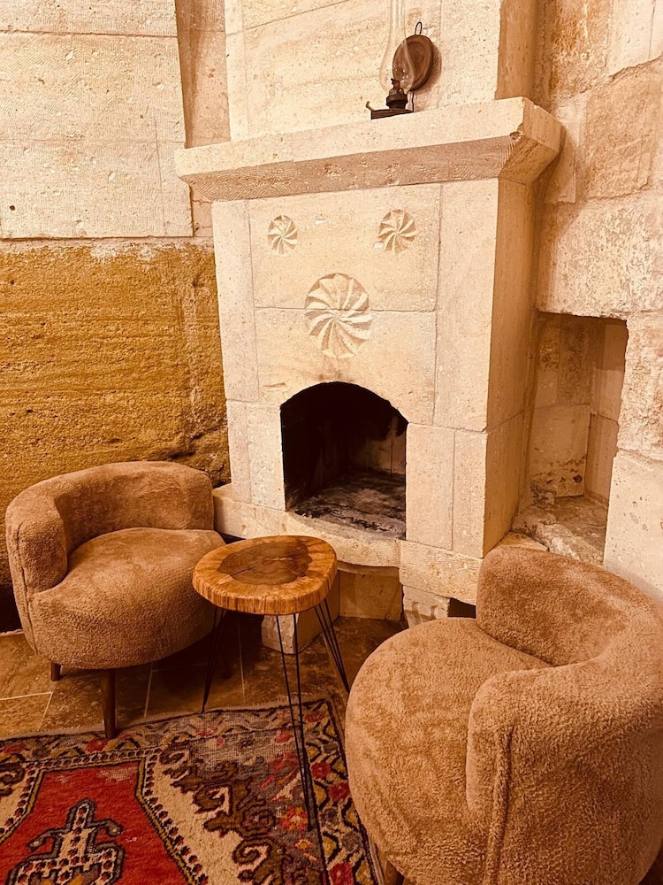 Lavinia Cappadocia Cave 44/50
