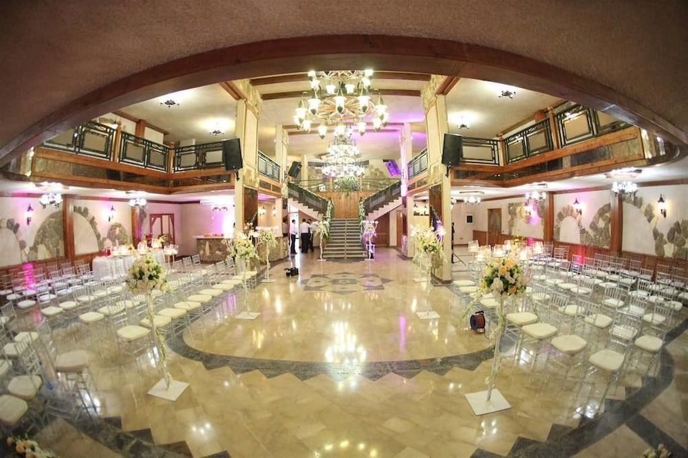 Lobby at Pineland Hotel & Health Resort, Btebyat