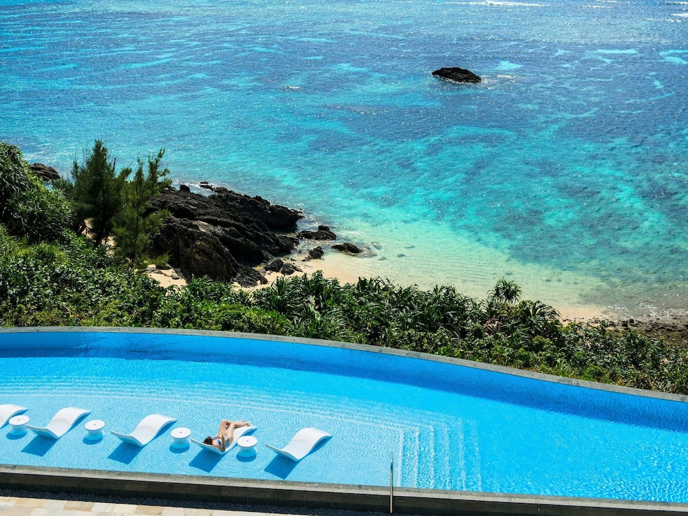 Halekulani Okinawa 24/47