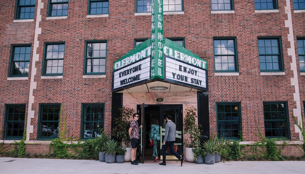Hotel Clermont 2/67
