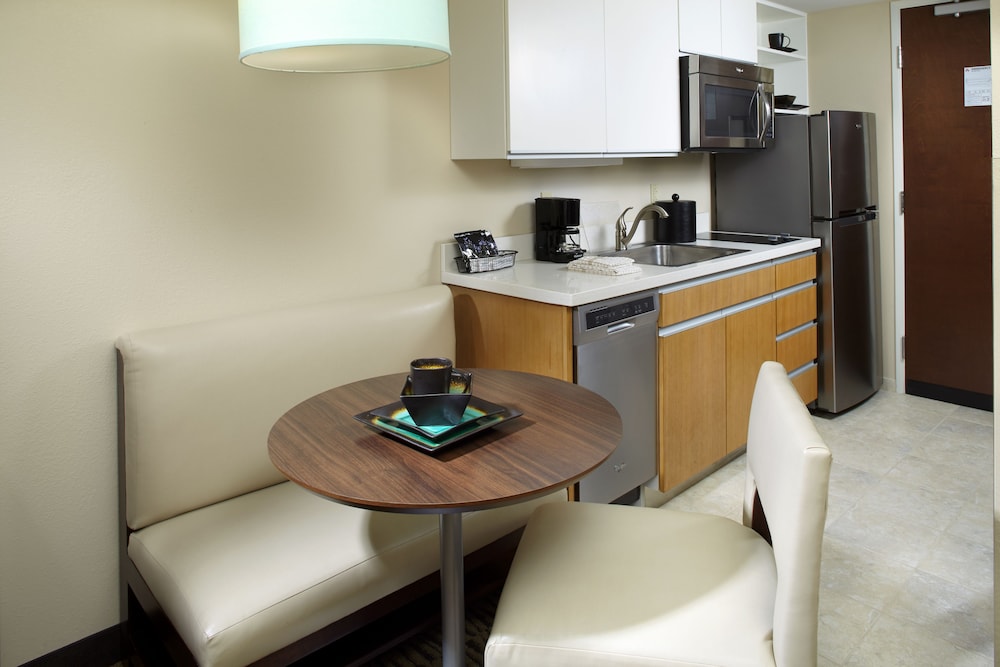 Hawthorn Suites By Wyndham Wheeling At the Highlands 35/45