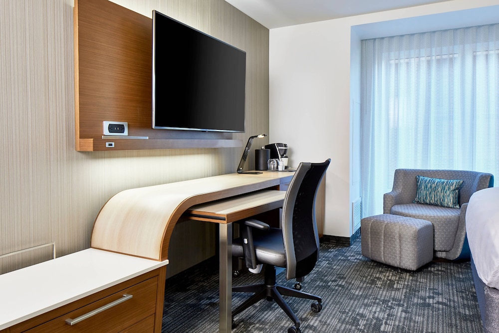 Courtyard by Marriott Baltimore Downtown/McHenry Row 53/55