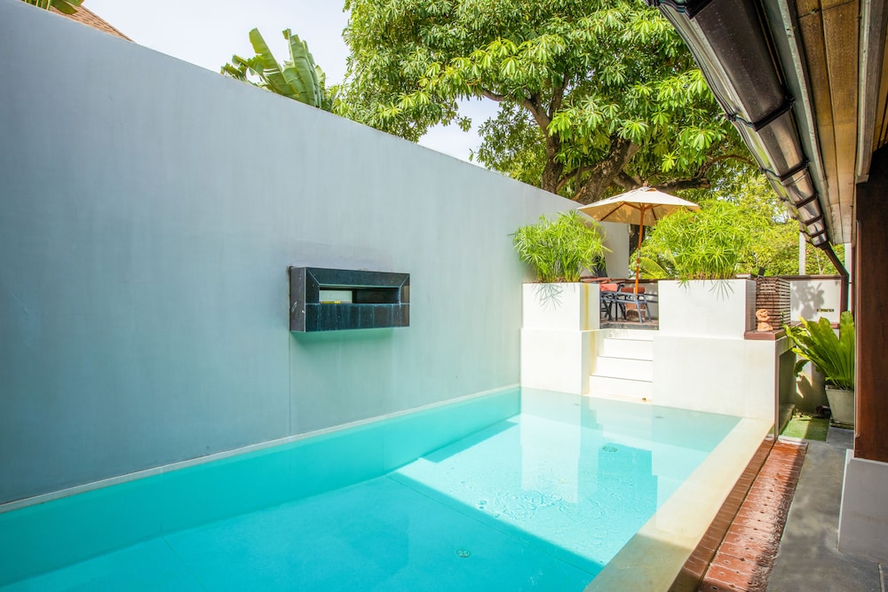 Pao Jin Poon Beach Front Villa 41/56