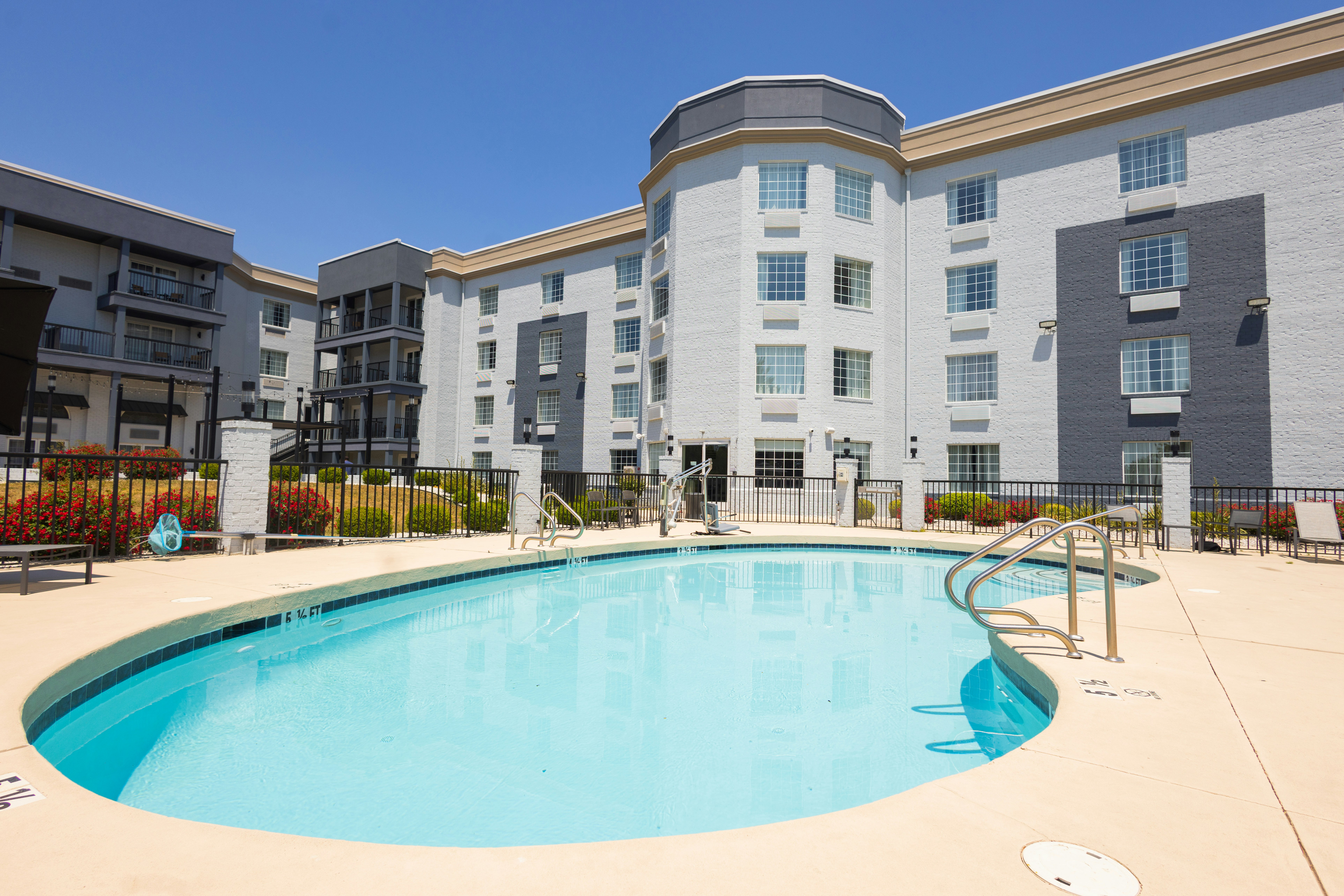 Heritage Inn and Suites Rehoboth Beach 70/72