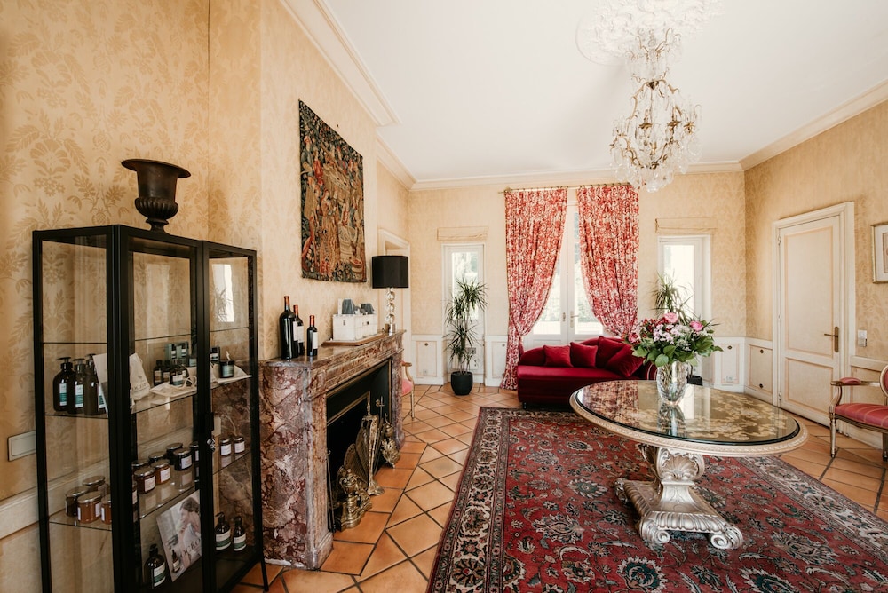 Chateau De Meyre 27/48