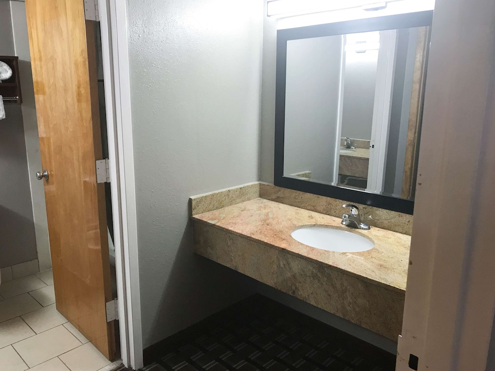 Studio 6 Suites Tupelo MS North 15/37