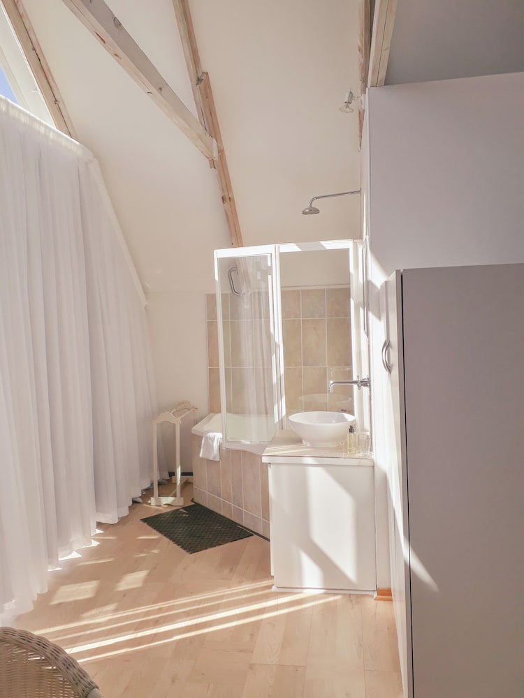 Sky, Comfort, Penthouse, King Bed, Whales Way Ocean Retreat 5/5